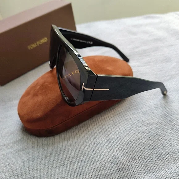 Tom Ford Black Sunglasses - Picture 2 of 6